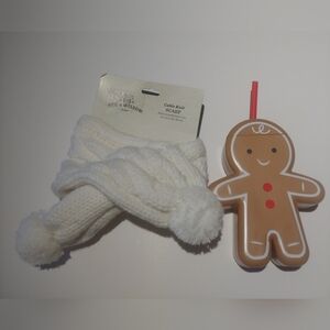 Cable Knit Neck Scarf with Gingerbread Man Cup